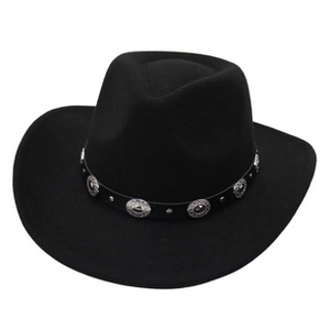 Dettaglio cappello jazz nero in feltro con ornamenti in argento e fascia in cuoio