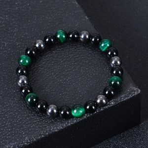 Détail du bracelet de protection 8mm avec perles oeil de tigre, hématite et obsidienne