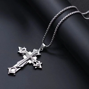 Collier croix argenté triple couche pour homme avec strass brillants sur chaîne box