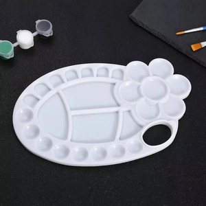 White plastic PP watercolor palette with multi-grid flower design and thumb hole