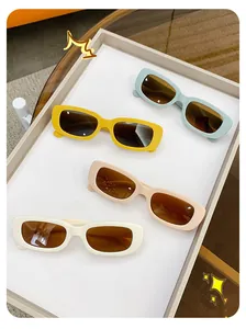 Collection de lunettes de soleil rectangulaires rétro pour enfants en plusieurs couleurs