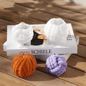 Macro-opname van siliconen mal voor gebreide ballen met gedetailleerde weefstructuur DIY