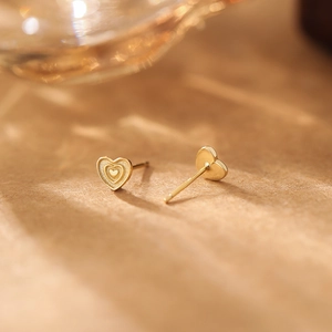 Orecchini vintage a bottone in argento S925 a forma di cuore con rilievo dorato concentrico