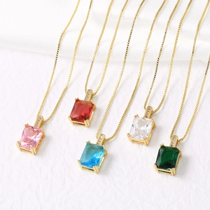 Bunte Zirkonia Quadrat Anhänger Halsketten Set in Gold mit Box-Kette für Damen