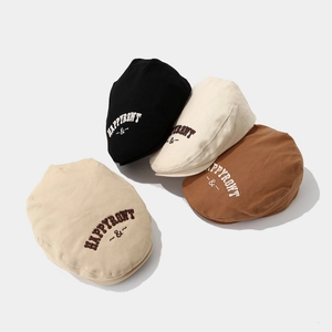 Ensemble de bérets en coton pour enfants avec broderie HAPPY en noir, beige et brun