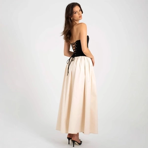 Robe longue bustier bicolore chic avec détails de laçage croisé dans le dos