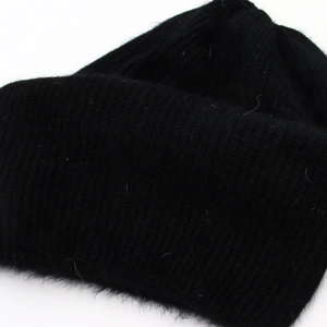Bonnet en maille côtelée noire classique en tissu thermique doux pour l'hiver