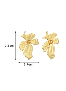 Detailed view of gold flower earrings showing dimensions of 3.5cm by 2.7cm on white background