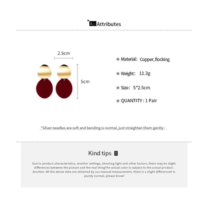 Spécifications détaillées de taille et de matière pour boucles d'oreilles bordeaux