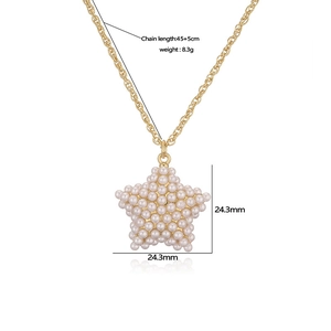 Dimensions du collier étoile dorée serti de perles avec une longueur de chaîne de 45cm