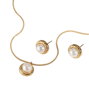 Elegant gold stainless steel jewelry set with quilted pattern and round pearl pendants