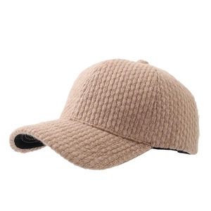 Casquette de baseball minimaliste en tricot camel clair avec texture épaisse pour l'hiver