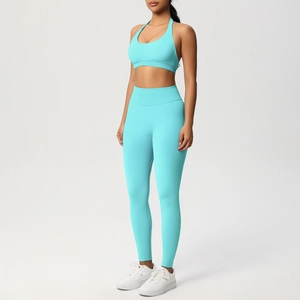 Dettaglio della vita alta a costine sui leggings da yoga blu chiaro per il controllo