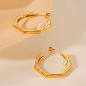 Fashionable 18K gold-plated stainless steel C-shaped earrings with irregular pearls