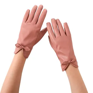 Guanti invernali in ecopelle rosa per donna con elegante fiocco e calda fodera in pile