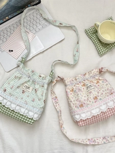 Sacs à bandoulière style japonais à carreaux floraux avec dentelle et détails cœur