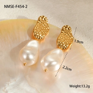 Detailed view of baroque pearl gold earrings showing dimensions 1.9cm and 2.2cm on shell