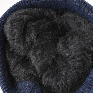 Warme Strickmütze mit dickem schwarzem Fleecefutter für optimalen Kälteschutz im Freien