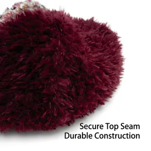 Bonnet en tricot bordeaux épais avec pompon doux pour la chaleur hivernale et le confort