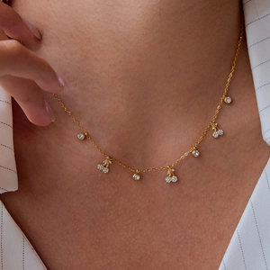 Elegante collana in acciaio inossidabile placcato oro 18K con ciondoli a ciliegia e diamanti