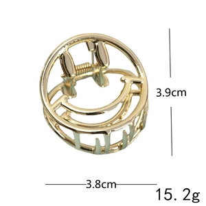 Detail view of gold hollow smiley face hair claw with size 3.9x3.8cm and 15.2g weight