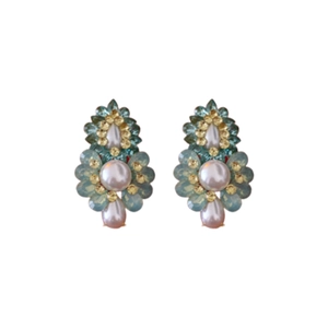 Boucles d'oreilles vintage en perles et strass bleus avec motif floral élégant