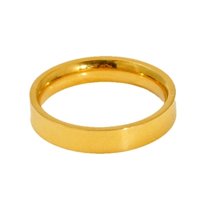 Anello minimalista in acciaio al titanio dorato lucido visto dall'alto a 45 gradi