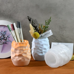 Honeycomb silicone vase mold for DIY resin craft available in gradient blue and orange