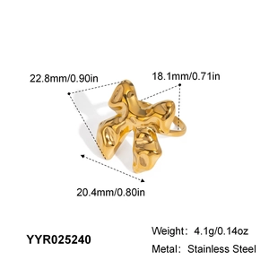 Détails techniques et dimensions d'une bague style lave en acier inoxydable doré poli