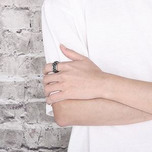 Anillo punk giratorio con doble calavera de acero de titanio plateado y negro para hombre