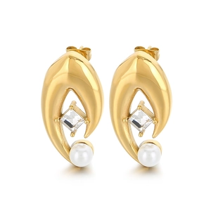 Elegant 18K gold-plated oval earrings with white pearl and sparkling square zirconia