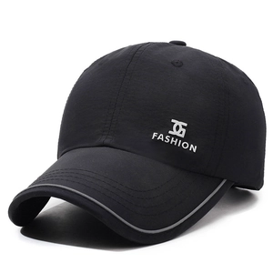 Quick-dry black baseball cap with grey piping and fashion logo for sun protection
