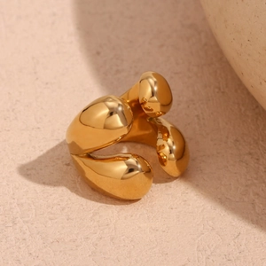 Bague ouverte en acier inoxydable doré 18 carats avec un design unique à quatre gouttes