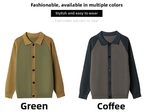 Detail van gebreide polovesten in groen en koffiebruin met contrast raglanmouwen