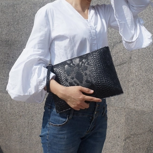 Chic black 3D python pattern PU leather envelope clutch bag with wrist strap for women