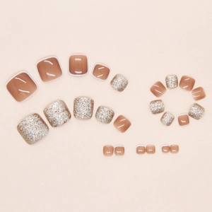Detailliertes Set mit 24 dunkel verlaufenden French Zehennägeln und Silberglitzer