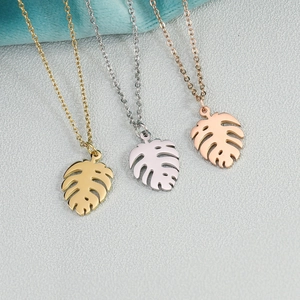 Colliers pendentifs feuille de monstera en or, argent et or rose poli brillant