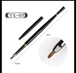 Detail of YX-05 nail art liner brush with 15cm handle and 0.75cm precise bristles