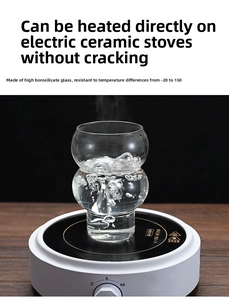 Bicchiere in vetro borosilicato a forma di zucca riscaldato su piano in ceramica