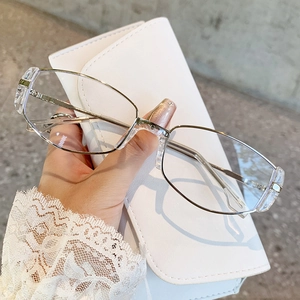 Occhiali da sole vintage sottili in metallo con lenti trasparenti per uno stile trendy