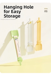 Three-color long handle pet treat squeeze spoons with hanging holes and cat snack clip slots