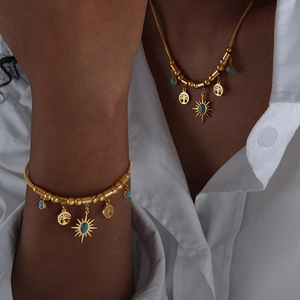 Set gioielli con collana e bracciale, ciondoli a sole e albero della vita dorati