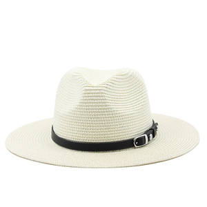 Chapeau fedora en paille crème classique avec bande en cuir noir et boucle en métal
