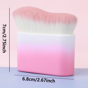 Detail view of wavy pink gradient foundation brush with 7cm x 6.8cm size measurements