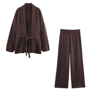 Conjunto de punto marrón para mujer con cárdigan con cinturón y pantalones de pierna ancha