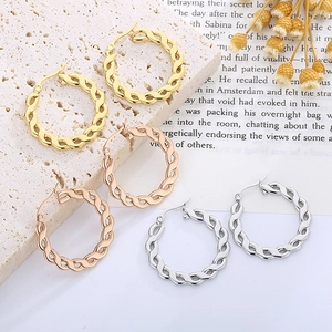 Détails de boucles d'oreilles créoles torsadées en or, or rose et argent de haute qualité