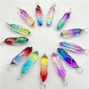 Set van 12 met draad omwikkelde zeshoekige kristallen hangers met regenboogverloop