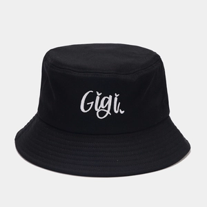 Bob classique en coton noir avec broderie blanche Gigi au style minimaliste moderne