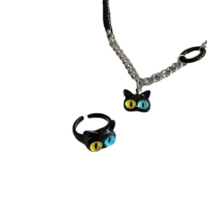 Chic black cat jewelry set with necklace and ring featuring unique heterochromia eyes