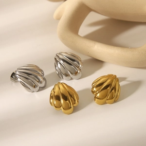 Minimalist 18k gold and silver stainless steel shell earrings in elegant scallop design